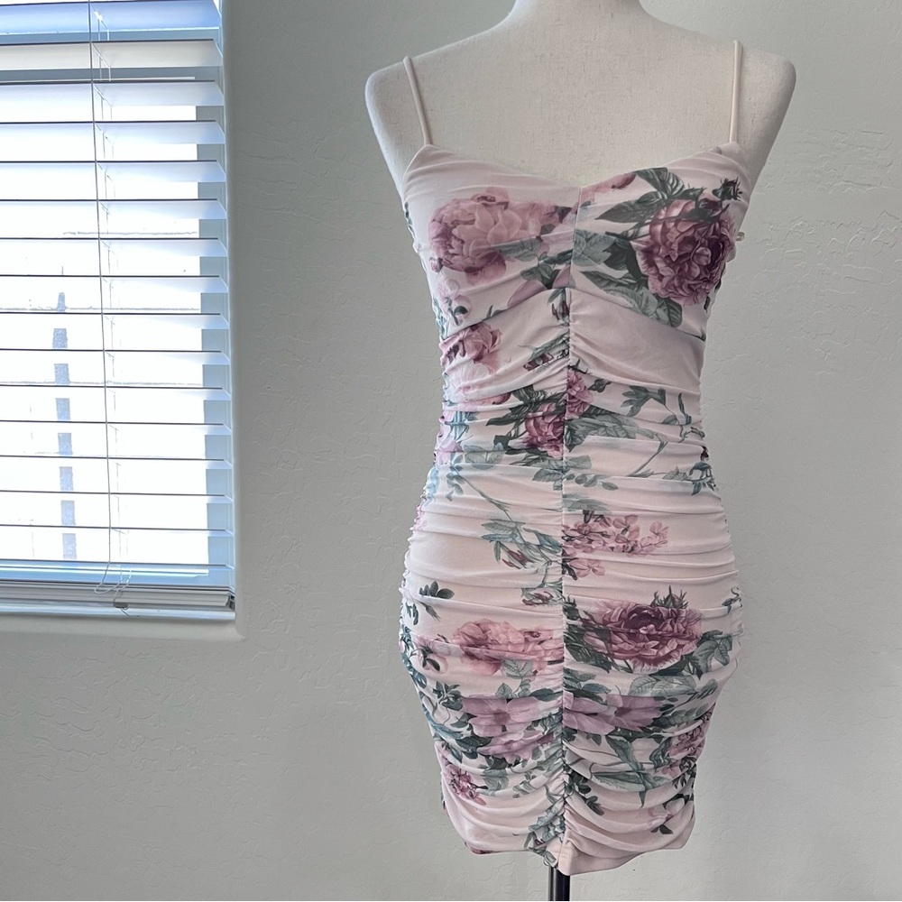 Lovesome Soft Pink Floral Stretch Ruched Mini Dress Size Small